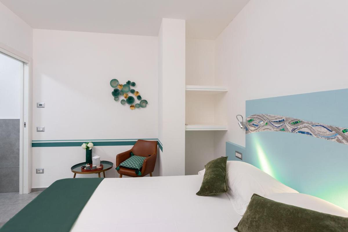 Hotel Little Square Arona Esterno foto