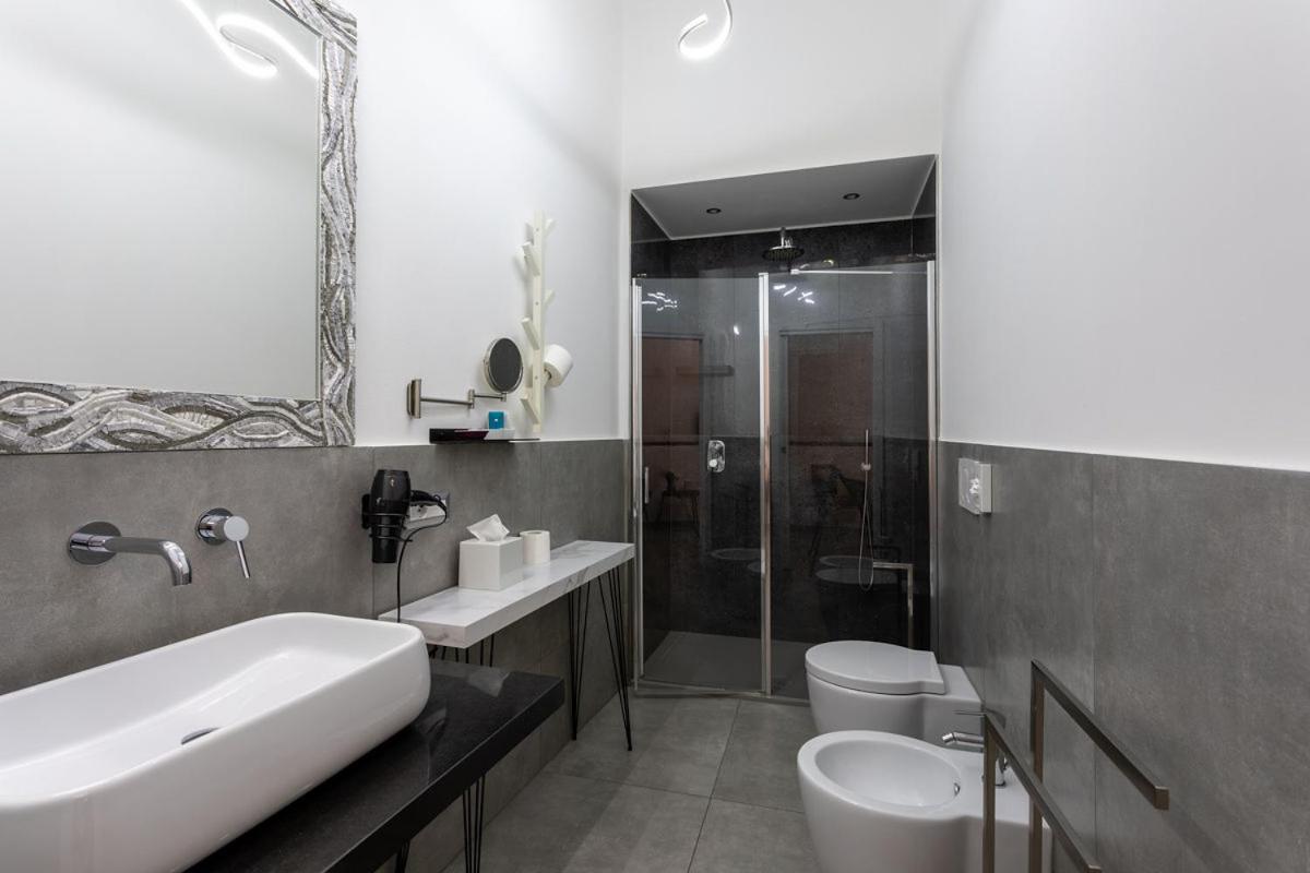 Hotel Little Square Arona Esterno foto