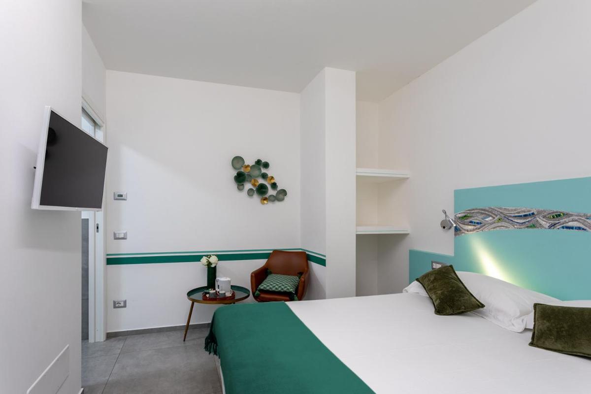 Hotel Little Square Arona Esterno foto