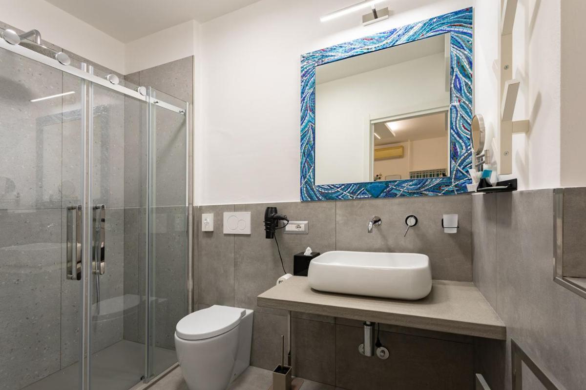 Hotel Little Square Arona Esterno foto