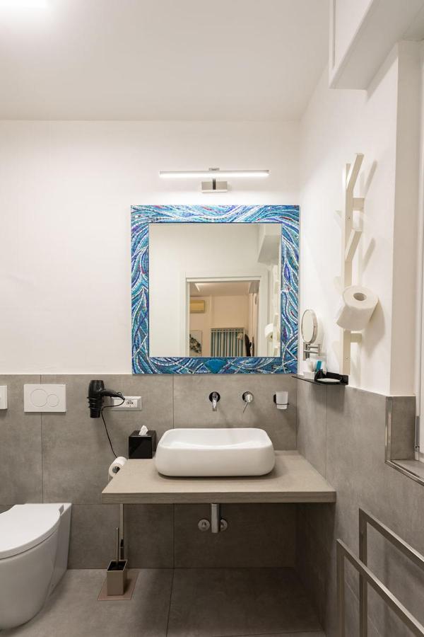 Hotel Little Square Arona Esterno foto