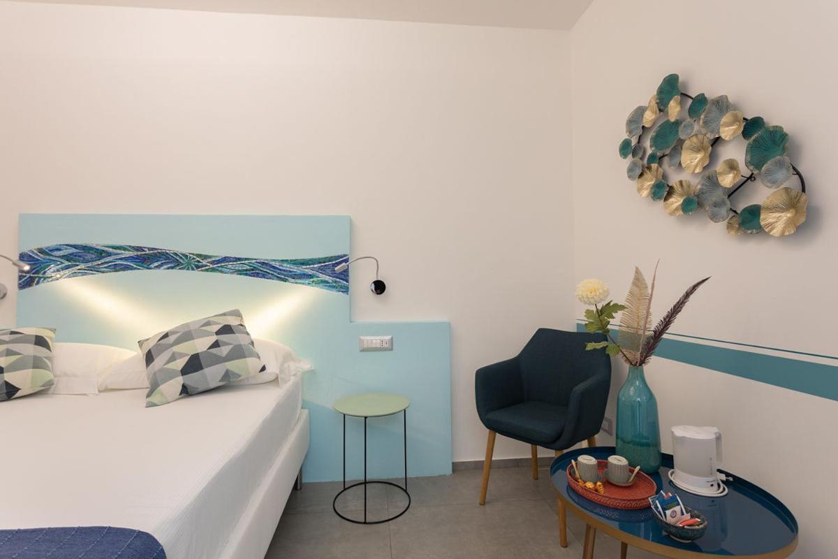 Hotel Little Square Arona Esterno foto