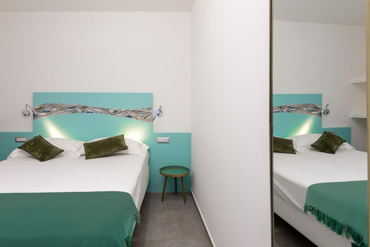 Hotel Little Square Arona Esterno foto