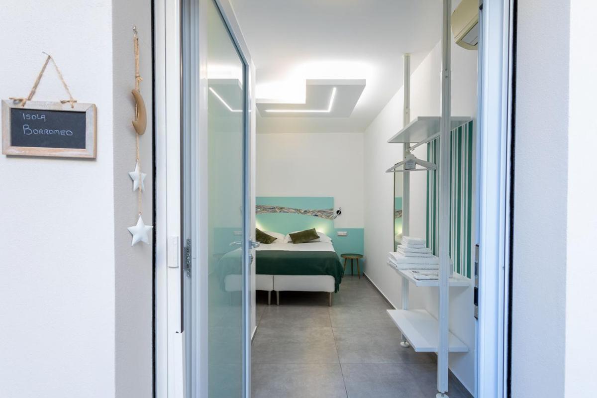 Hotel Little Square Arona Esterno foto